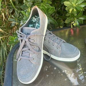 L.L. Bean Men’s Outdoor Casual Canvas NEW  with out tags